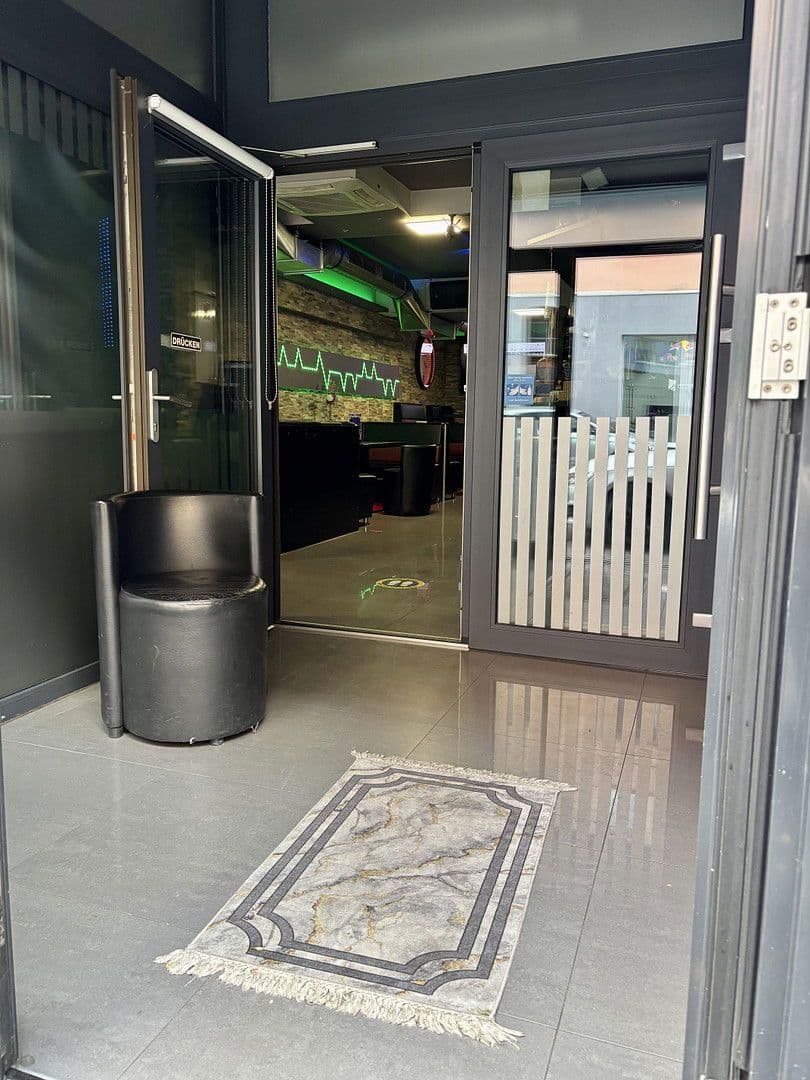 Pronájem nebytového prostoru 165 m², Schwetzingerstrasse 21A, Mannheim, Bádensko-Württembersko Pronájem nebytového prostoru 165 m², Schwetzingerstrasse 21A, Mannheim, Bádensko-Württembersko