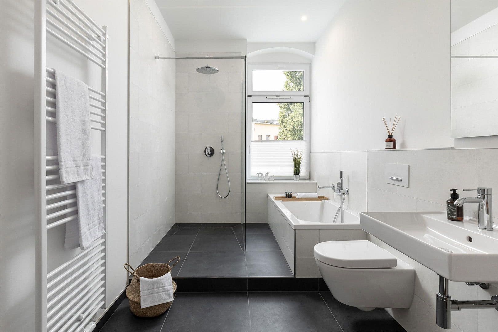 Pronájem bytu 3+1 87 m², Berliner Allee 11, Berlin, Berlín Pronájem bytu 3+1 87 m², Berliner Allee 11, Berlin, Berlín