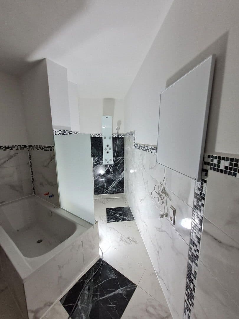 Pronájem bytu 3+1 102 m², Portitzer Str. 12, Leipzig, Sasko Pronájem bytu 3+1 102 m², Portitzer Str. 12, Leipzig, Sasko