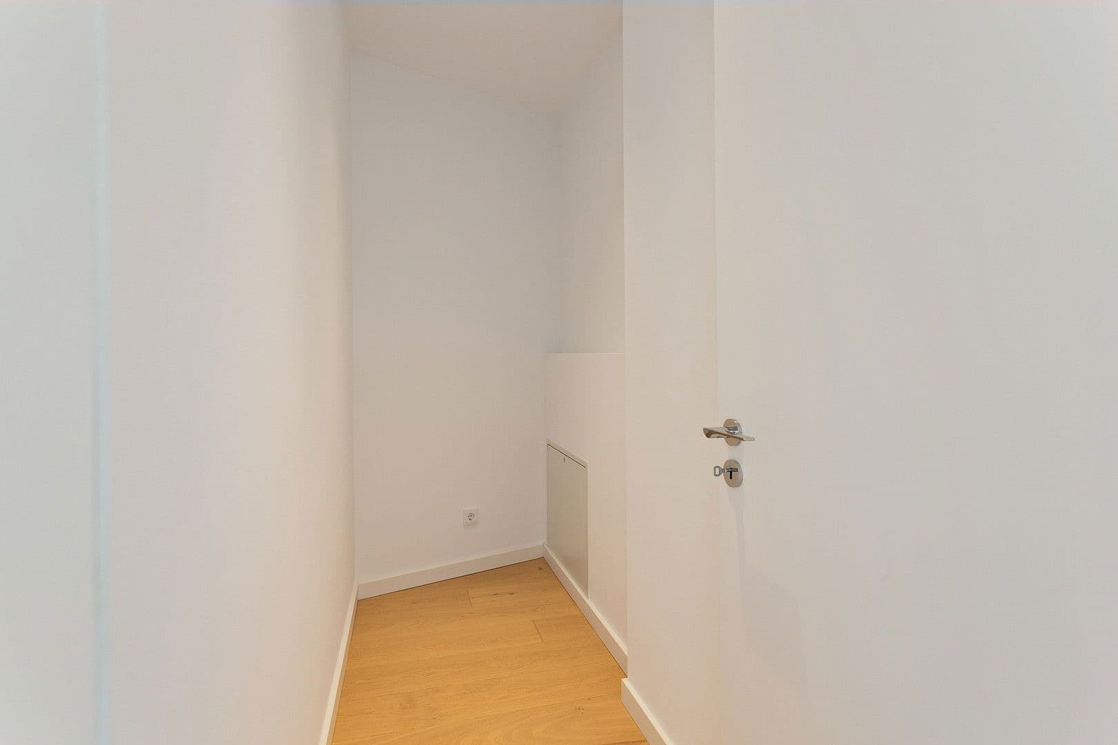 Prodej domu 169 m², pozemek 160 m², Liederbach am Taunus, Hessen Prodej domu 169 m², pozemek 160 m², Liederbach am Taunus, Hessen