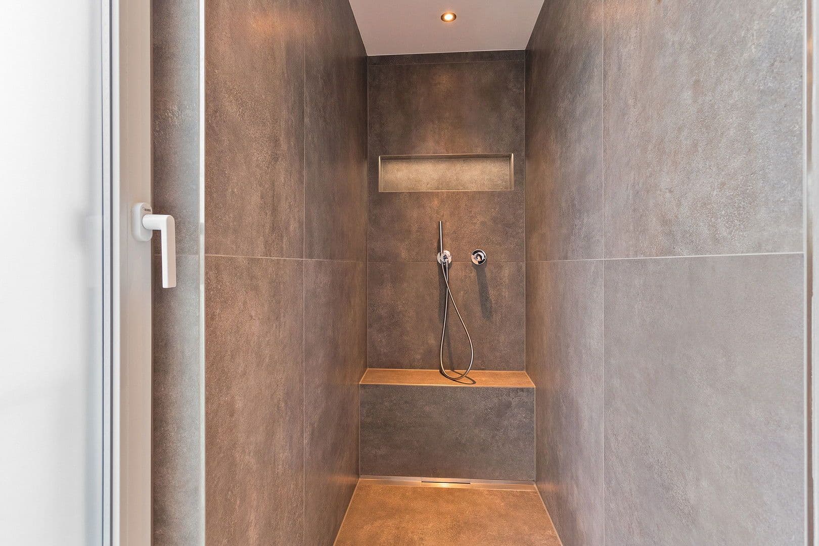 Prodej domu 169 m², pozemek 160 m², Liederbach am Taunus, Hessen Prodej domu 169 m², pozemek 160 m², Liederbach am Taunus, Hessen