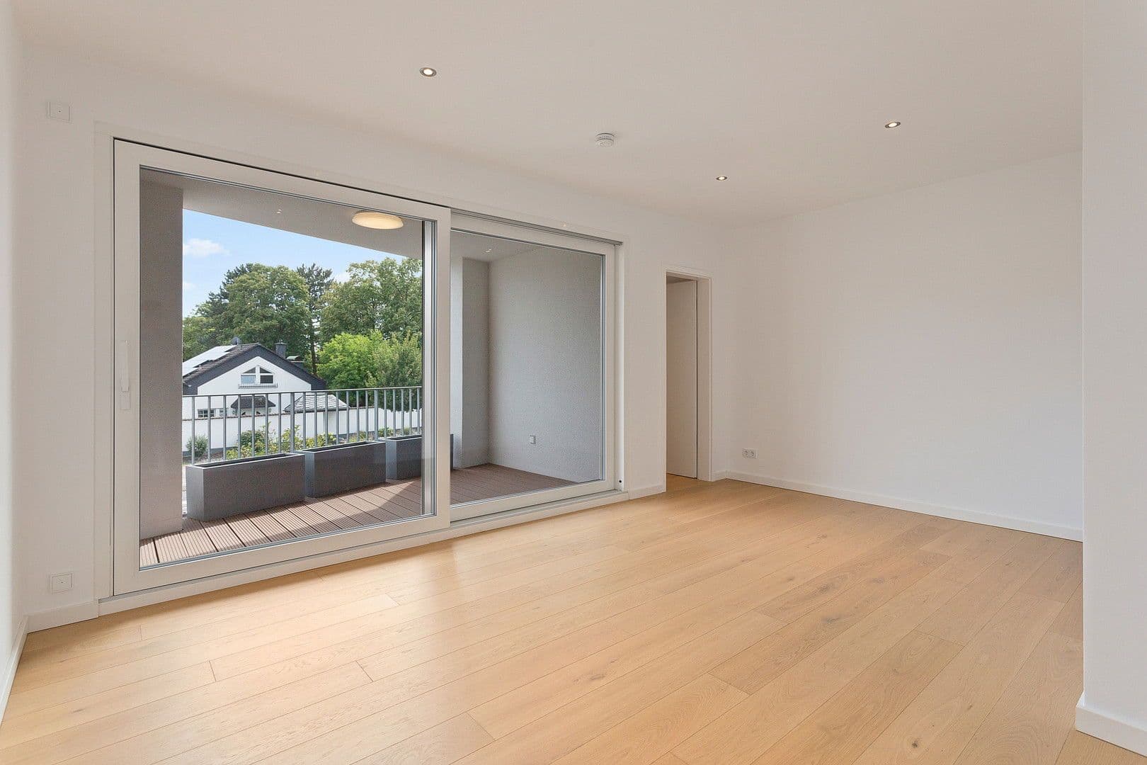 Prodej domu 169 m², pozemek 160 m², Liederbach am Taunus, Hessen Prodej domu 169 m², pozemek 160 m², Liederbach am Taunus, Hessen