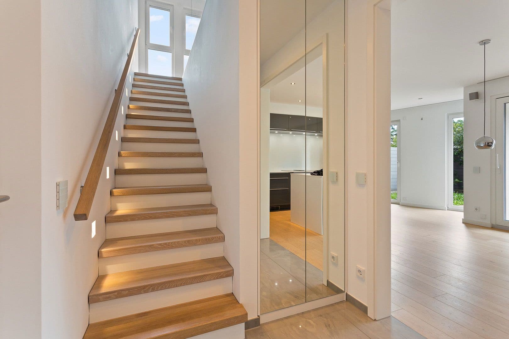 Prodej domu 169 m², pozemek 160 m², Liederbach am Taunus, Hessen Prodej domu 169 m², pozemek 160 m², Liederbach am Taunus, Hessen