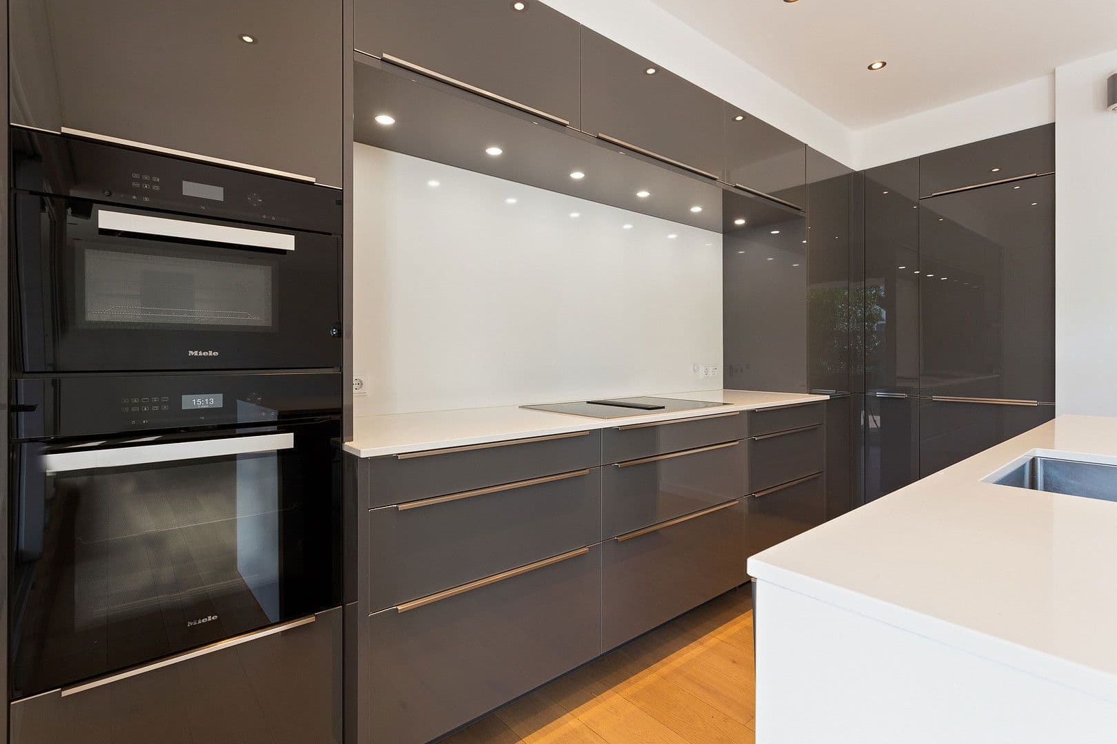 Prodej domu 169 m², pozemek 160 m², Liederbach am Taunus, Hessen Prodej domu 169 m², pozemek 160 m², Liederbach am Taunus, Hessen