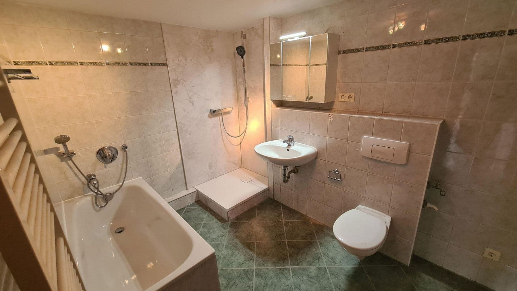 Pronájem bytu 2+1 78 m², Suhl, Durynsko Pronájem bytu 2+1 78 m², Suhl, Durynsko