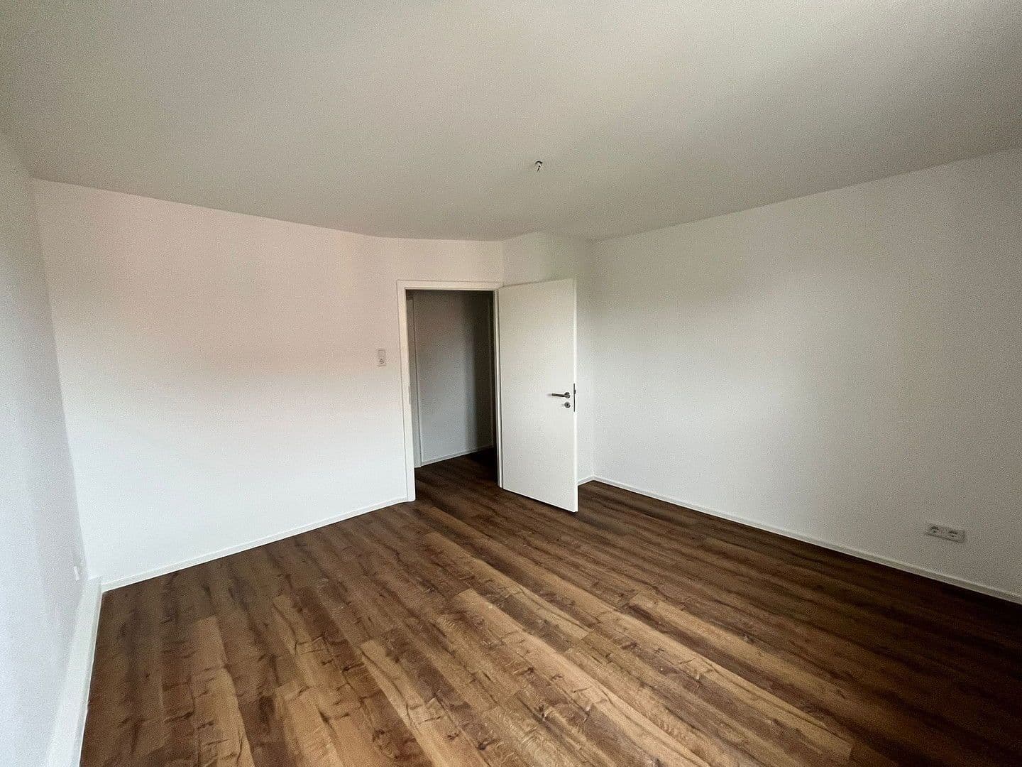 Pronájem bytu 2+1 41 m², Alte Holzhausener Straße 8, Leipzig, Sasko Pronájem bytu 2+1 41 m², Alte Holzhausener Straße 8, Leipzig, Sasko