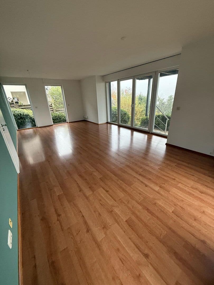 Pronájem bytu 4+1 120 m², Siegen, Severní Porýní-Vestfálsko Pronájem bytu 4+1 120 m², Siegen, Severní Porýní-Vestfálsko