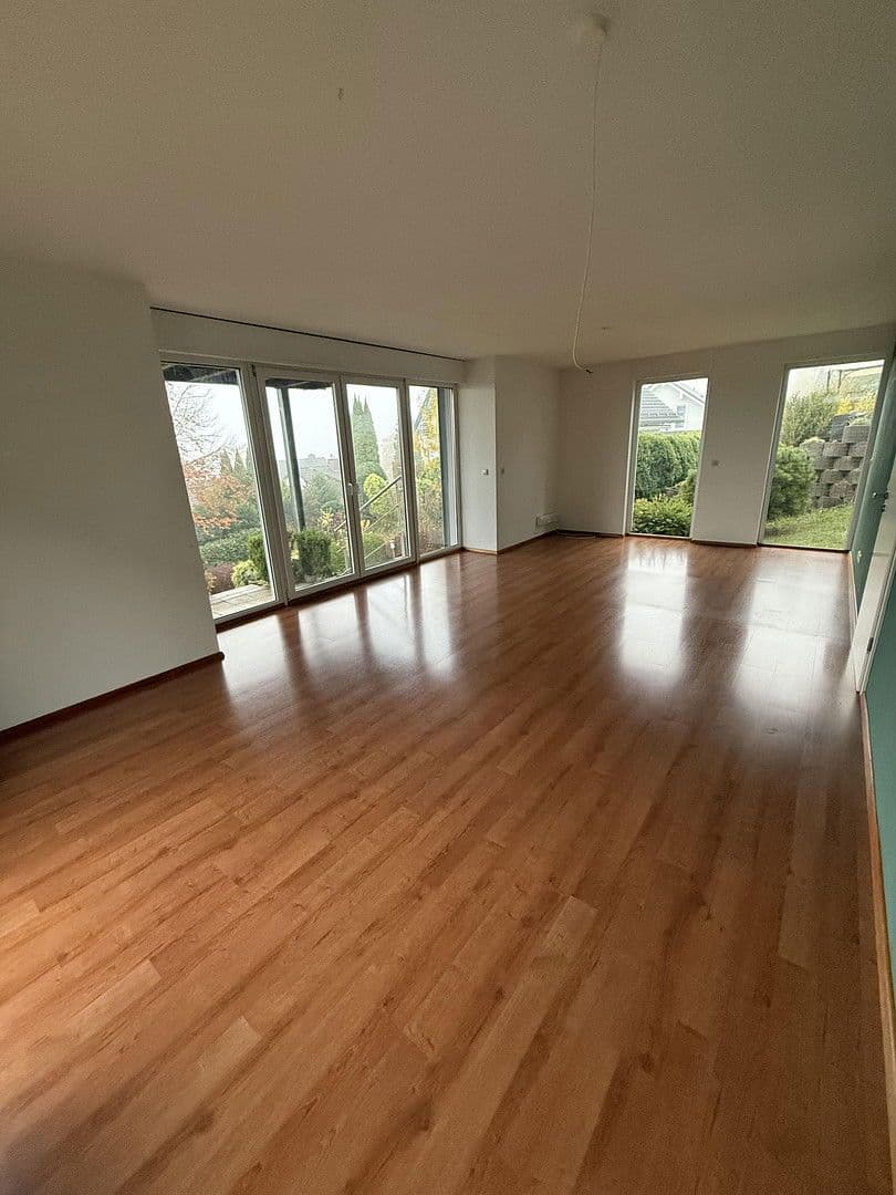 Pronájem bytu 4+1 120 m², Siegen, Severní Porýní-Vestfálsko Pronájem bytu 4+1 120 m², Siegen, Severní Porýní-Vestfálsko
