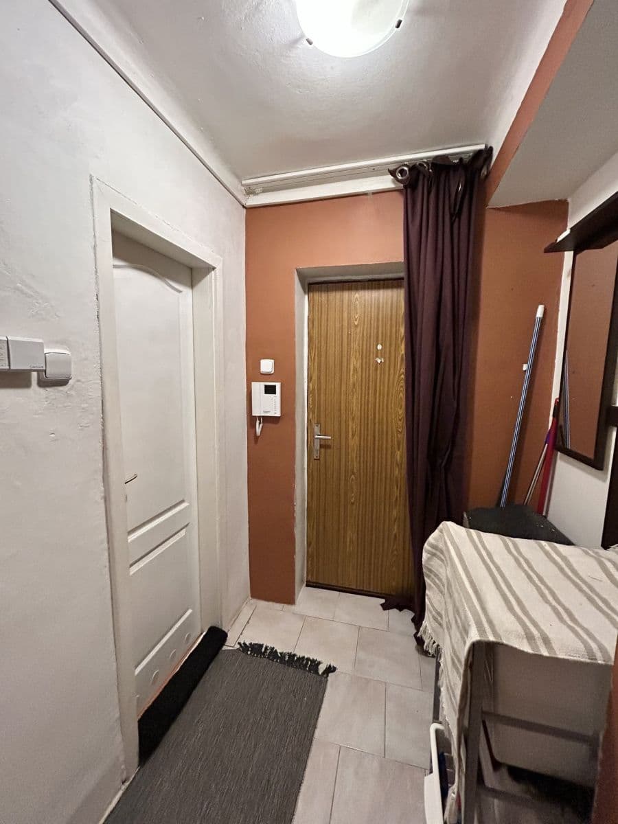 Pronájem bytu 2+kk 52 m², Petrohradská, Kladno, Středočeský kraj Pronájem bytu 2+kk 52 m², Petrohradská, Kladno, Středočeský kraj