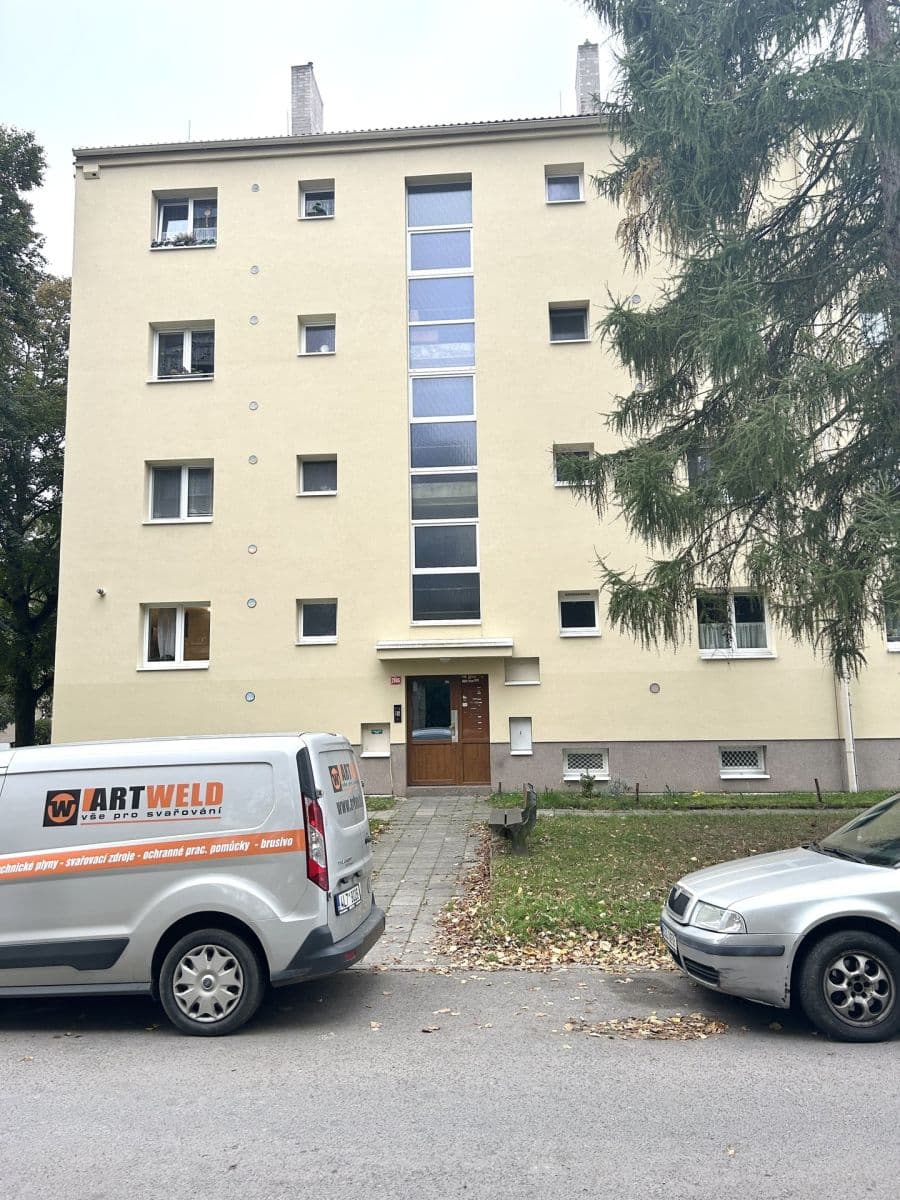 Pronájem bytu 2+kk 52 m², Petrohradská, Kladno, Středočeský kraj Pronájem bytu 2+kk 52 m², Petrohradská, Kladno, Středočeský kraj