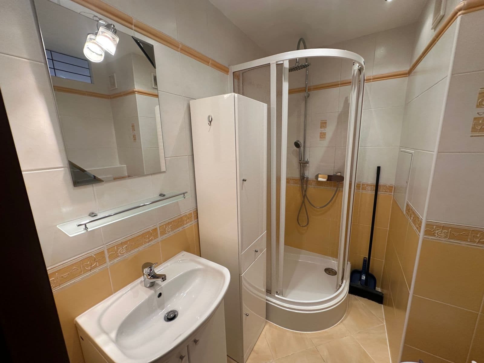 Pronájem bytu 1+kk 25 m², U Koupaliště, Karlovy Vary, Karlovarský kraj Pronájem bytu 1+kk 25 m², U Koupaliště, Karlovy Vary, Karlovarský kraj