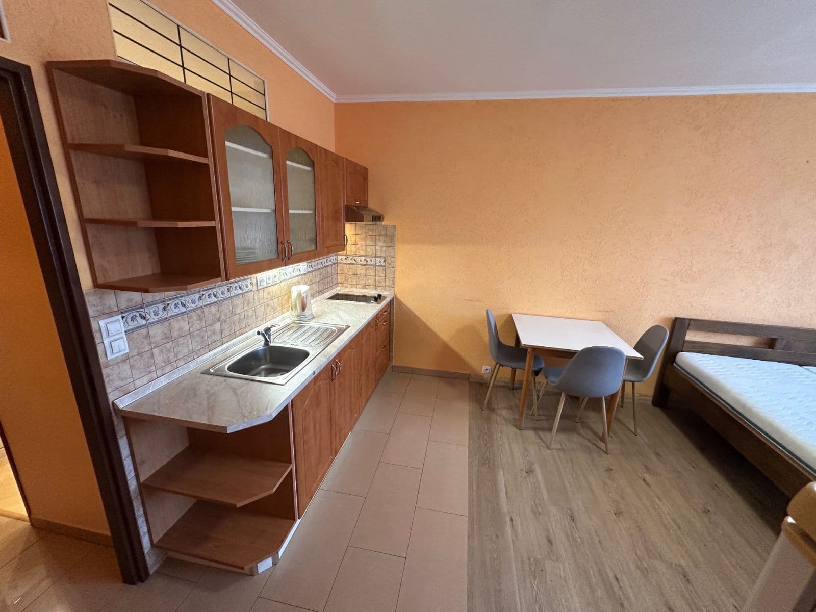Pronájem bytu 1+kk 25 m², U Koupaliště, Karlovy Vary, Karlovarský kraj Pronájem bytu 1+kk 25 m², U Koupaliště, Karlovy Vary, Karlovarský kraj