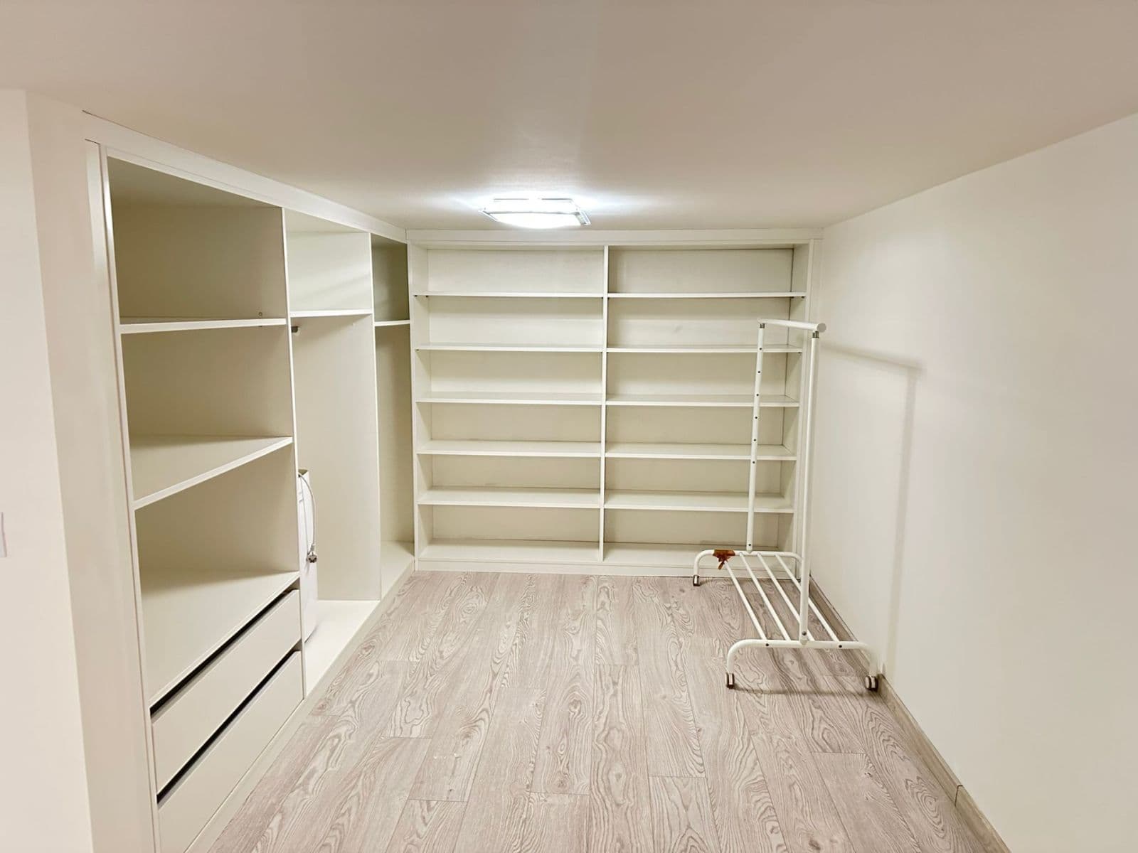 Prodej bytu 2+kk 80 m², U Mlýnského kanálu, Praha, Praha Prodej bytu 2+kk 80 m², U Mlýnského kanálu, Praha, Praha