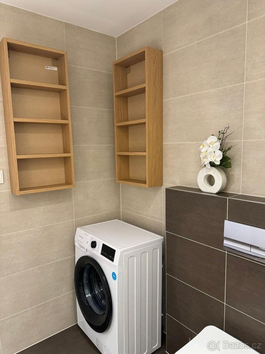 Pronájem bytu 1+kk 42 m², Olgy Havlové, Praha, Praha Pronájem bytu 1+kk 42 m², Olgy Havlové, Praha, Praha