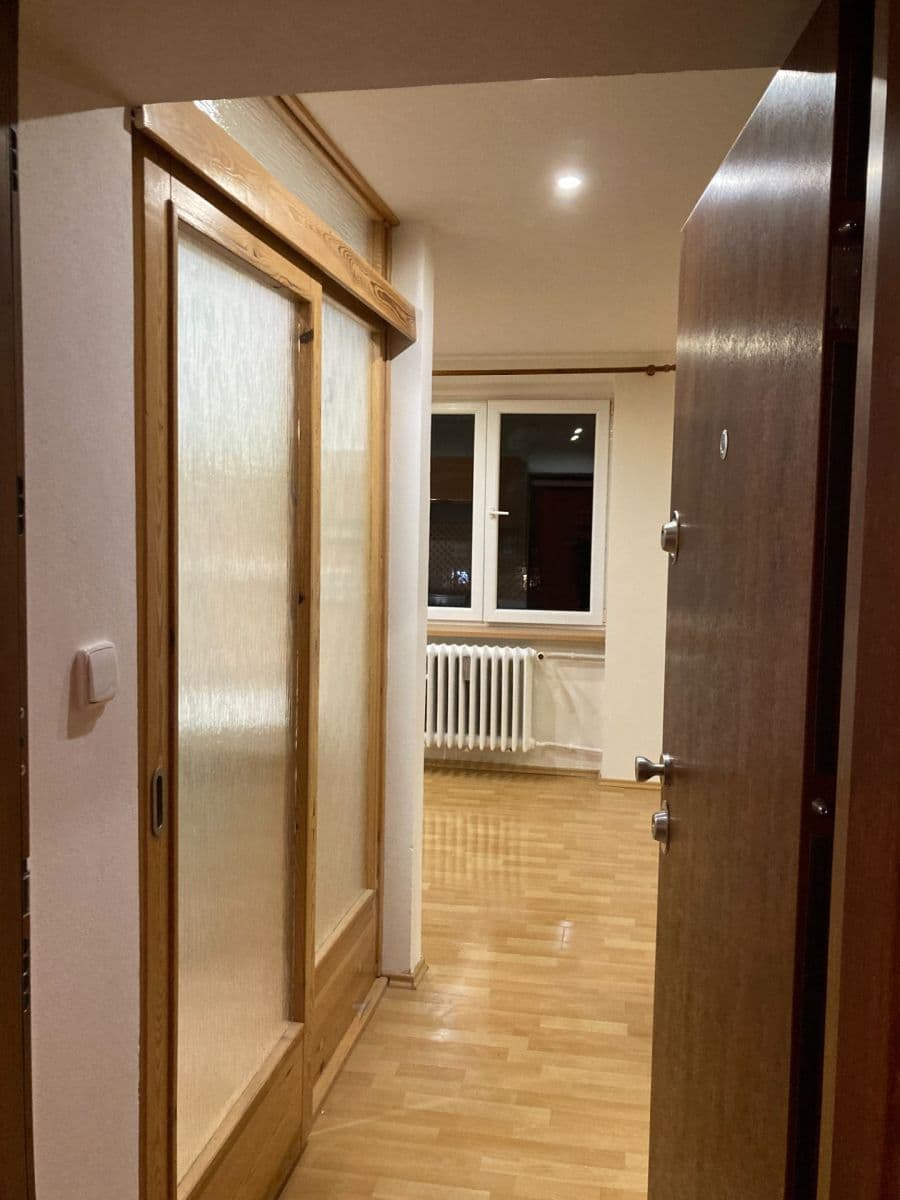 Pronájem bytu 1+kk 30 m², Sevastopolská, Kladno, Středočeský kraj Pronájem bytu 1+kk 30 m², Sevastopolská, Kladno, Středočeský kraj