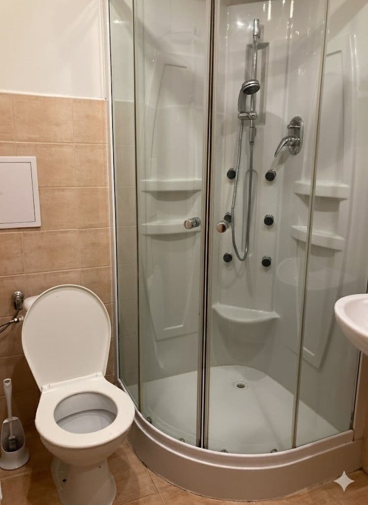 Pronájem bytu 1+kk 30 m², Sevastopolská, Kladno, Středočeský kraj Pronájem bytu 1+kk 30 m², Sevastopolská, Kladno, Středočeský kraj