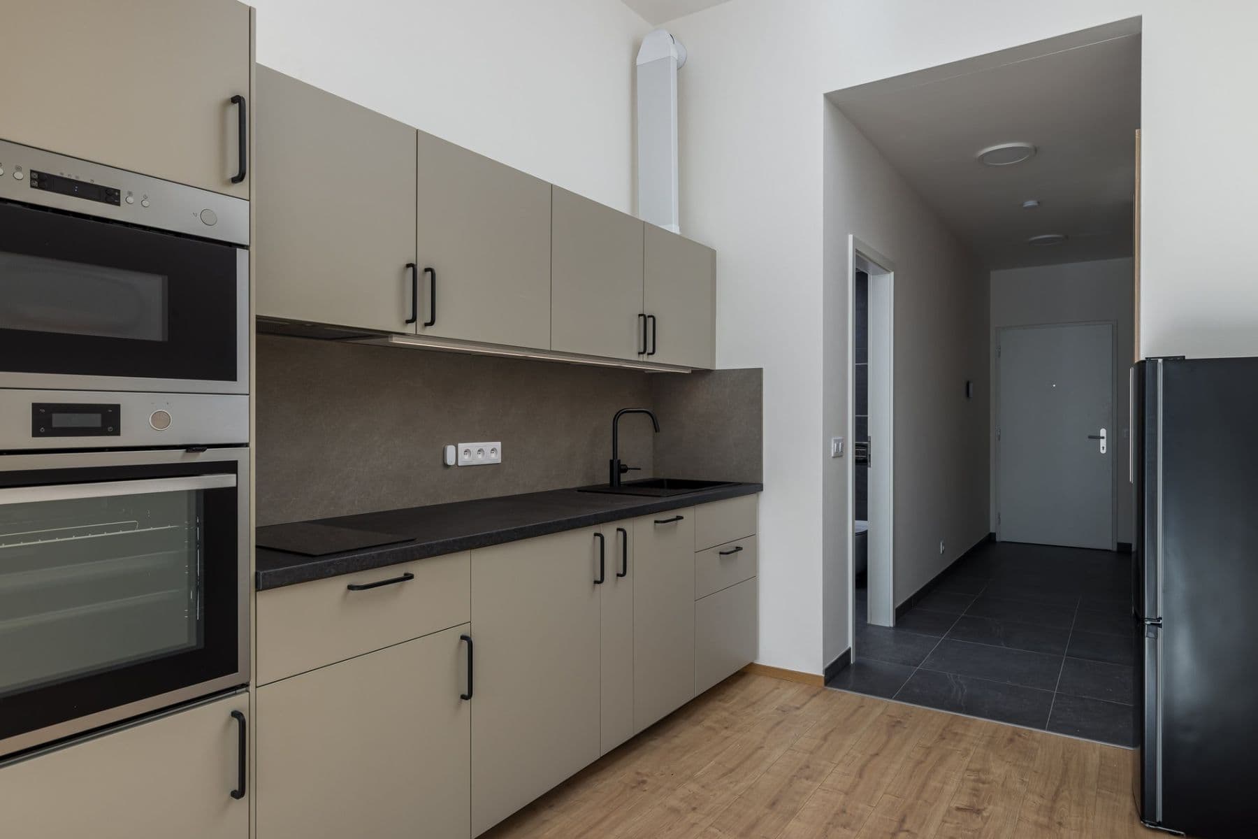 Pronájem bytu 1+kk 36 m², Českobrodská, Praha, Praha Pronájem bytu 1+kk 36 m², Českobrodská, Praha, Praha