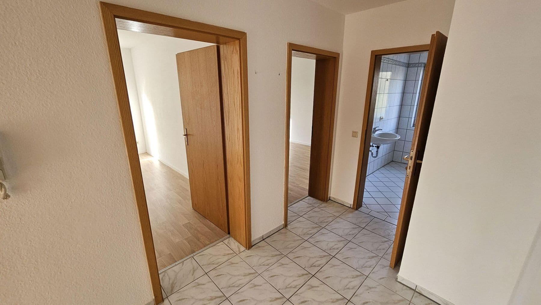 Pronájem bytu 3+1 76 m², Stauffenbergring 28, Ellwangen (Jagst), Bádensko-Württembersko Pronájem bytu 3+1 76 m², Stauffenbergring 28, Ellwangen (Jagst), Bádensko-Württembersko