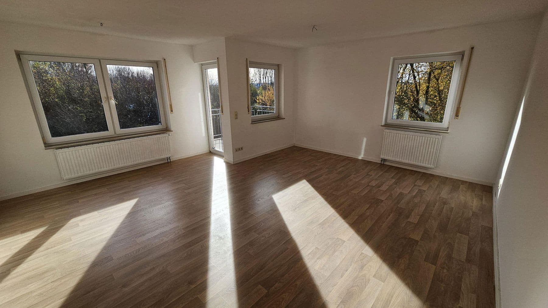Pronájem bytu 3+1 76 m², Stauffenbergring 28, Ellwangen (Jagst), Bádensko-Württembersko Pronájem bytu 3+1 76 m², Stauffenbergring 28, Ellwangen (Jagst), Bádensko-Württembersko