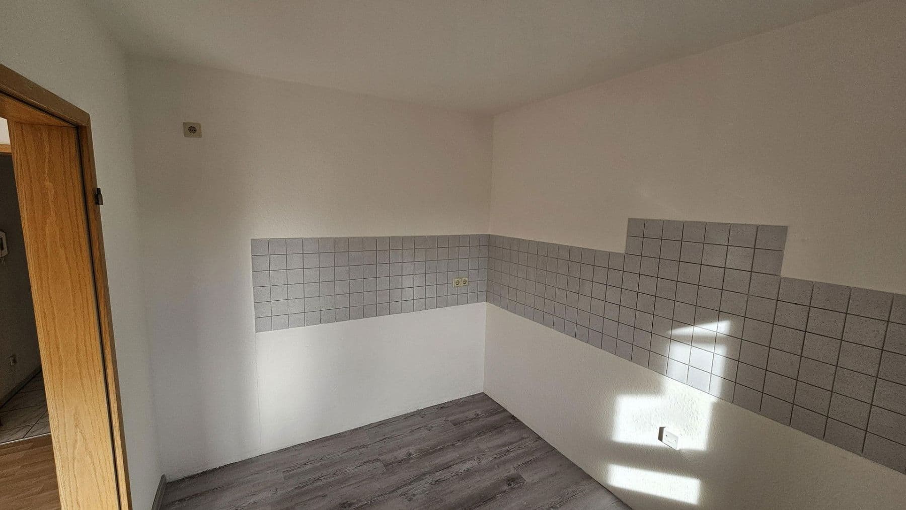 Pronájem bytu 3+1 76 m², Stauffenbergring 28, Ellwangen (Jagst), Bádensko-Württembersko Pronájem bytu 3+1 76 m², Stauffenbergring 28, Ellwangen (Jagst), Bádensko-Württembersko