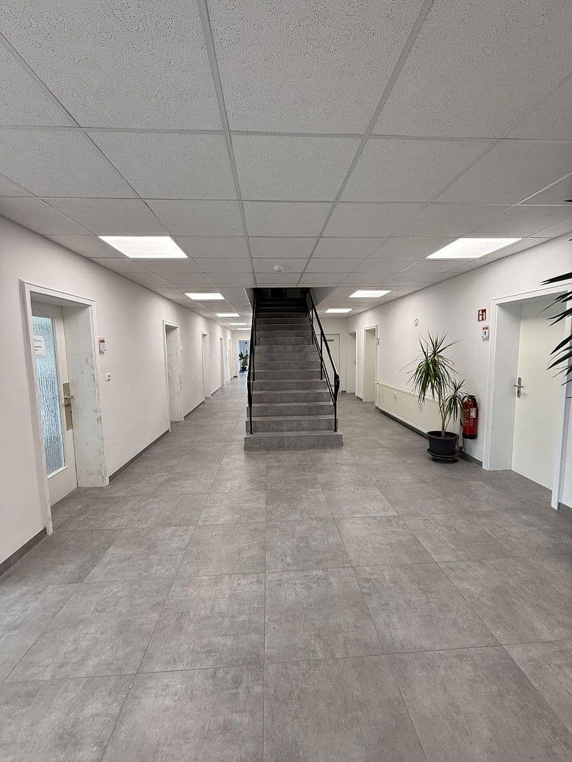 Pronájem kanceláře 800 m², Dieselstrasse 1, Rottenburg a. d. Laaber, Bavorsko Pronájem kanceláře 800 m², Dieselstrasse 1, Rottenburg a. d. Laaber, Bavorsko