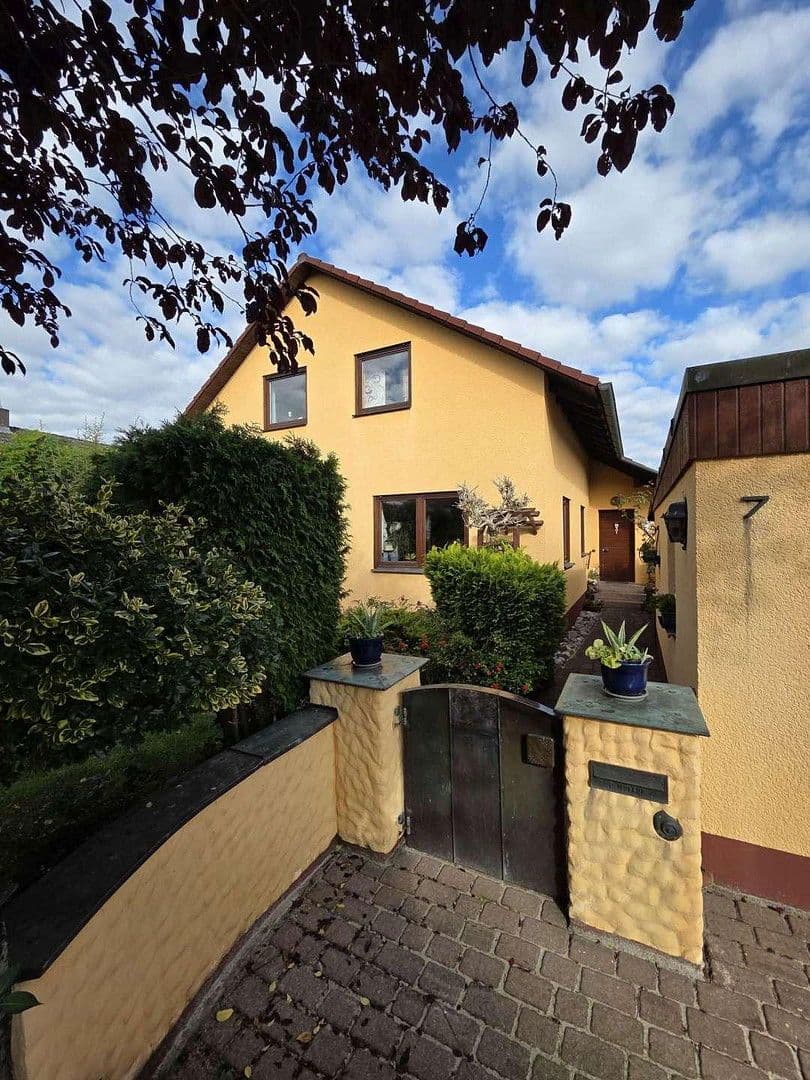 Prodej domu 128 m², pozemek 585 m², Fasanenweg 7, Pyrbaum, Bavorsko Prodej domu 128 m², pozemek 585 m², Fasanenweg 7, Pyrbaum, Bavorsko