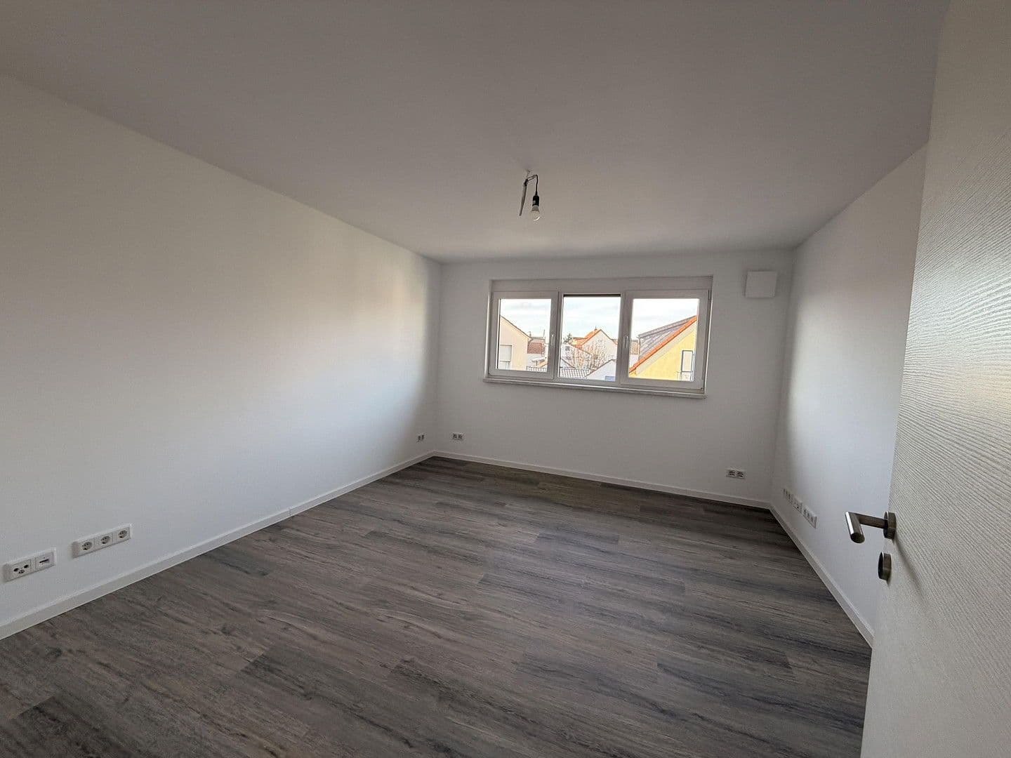 Pronájem bytu 3+kk 80 m², Römerberg, Porýní-Falc Pronájem bytu 3+kk 80 m², Römerberg, Porýní-Falc