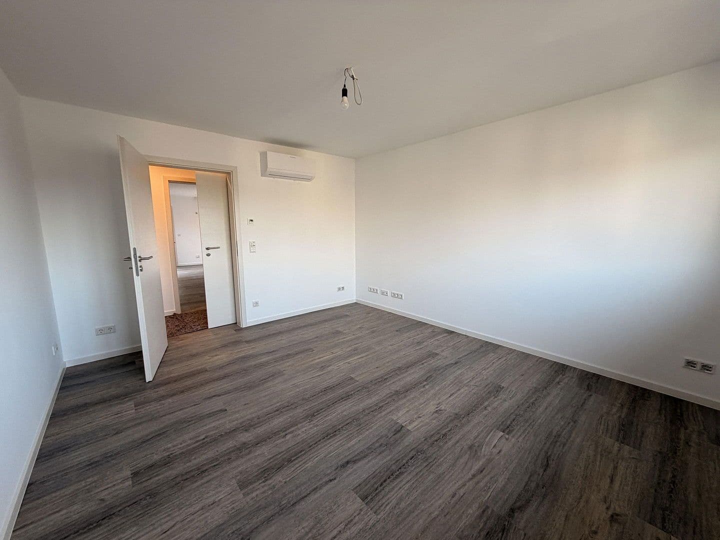 Pronájem bytu 3+kk 80 m², Römerberg, Porýní-Falc Pronájem bytu 3+kk 80 m², Römerberg, Porýní-Falc