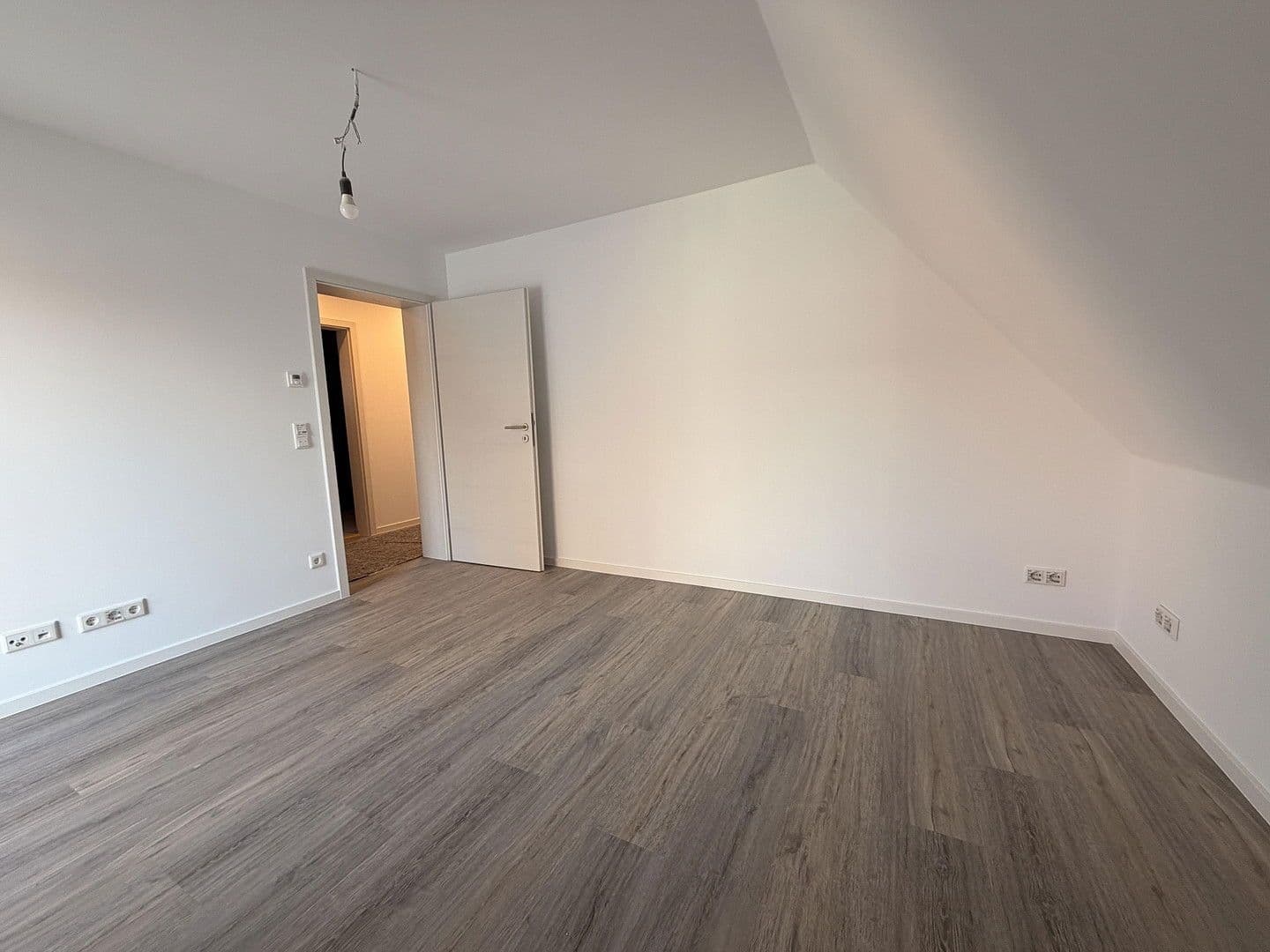 Pronájem bytu 3+kk 80 m², Römerberg, Porýní-Falc Pronájem bytu 3+kk 80 m², Römerberg, Porýní-Falc