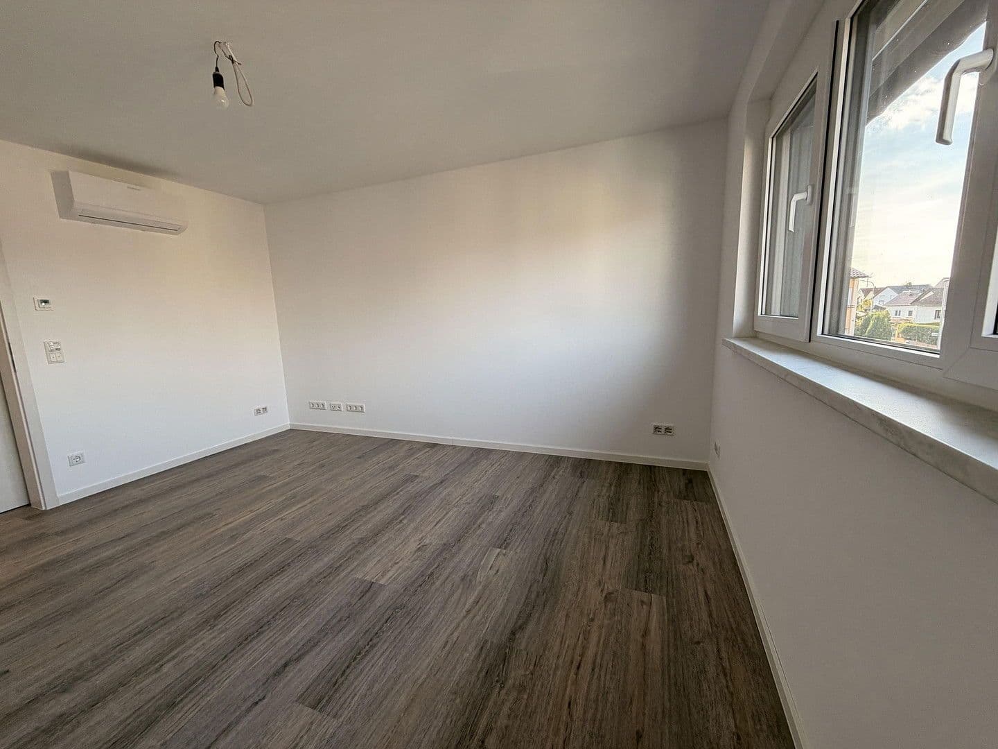 Pronájem bytu 3+kk 80 m², Römerberg, Porýní-Falc Pronájem bytu 3+kk 80 m², Römerberg, Porýní-Falc