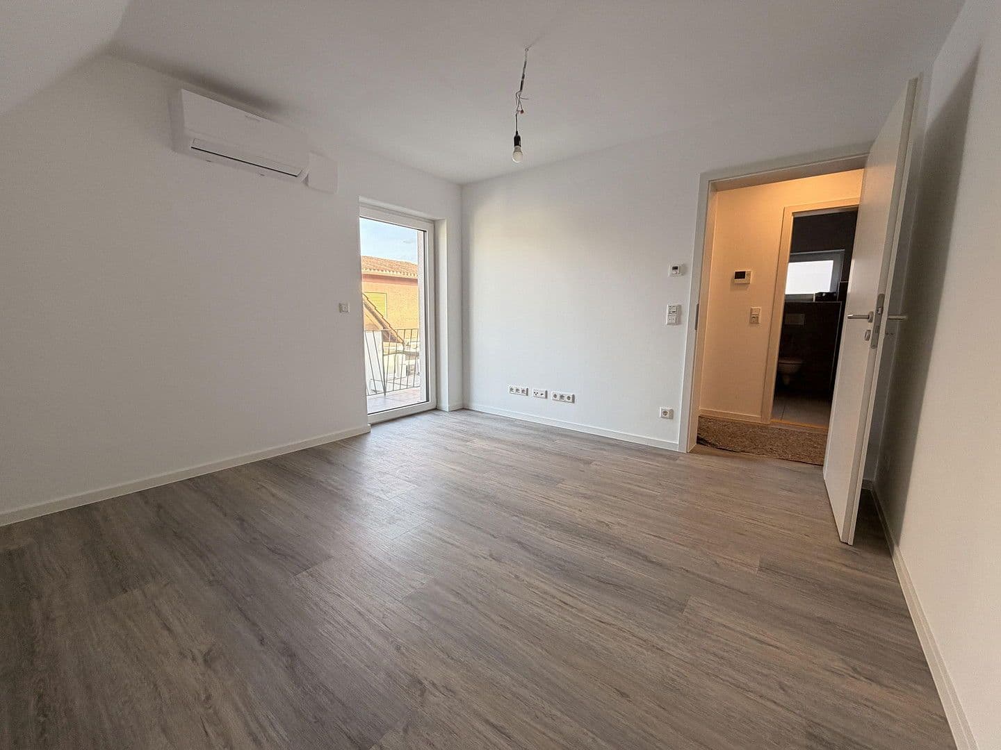 Pronájem bytu 3+kk 80 m², Römerberg, Porýní-Falc Pronájem bytu 3+kk 80 m², Römerberg, Porýní-Falc