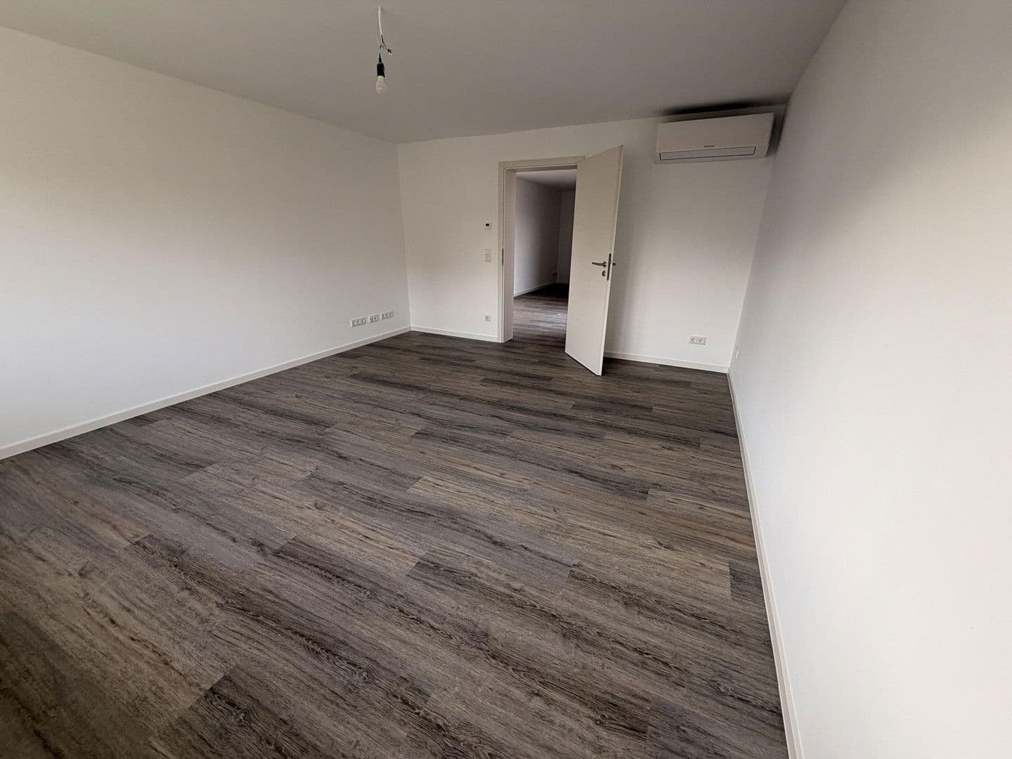 Pronájem bytu 3+kk 80 m², Römerberg, Porýní-Falc Pronájem bytu 3+kk 80 m², Römerberg, Porýní-Falc