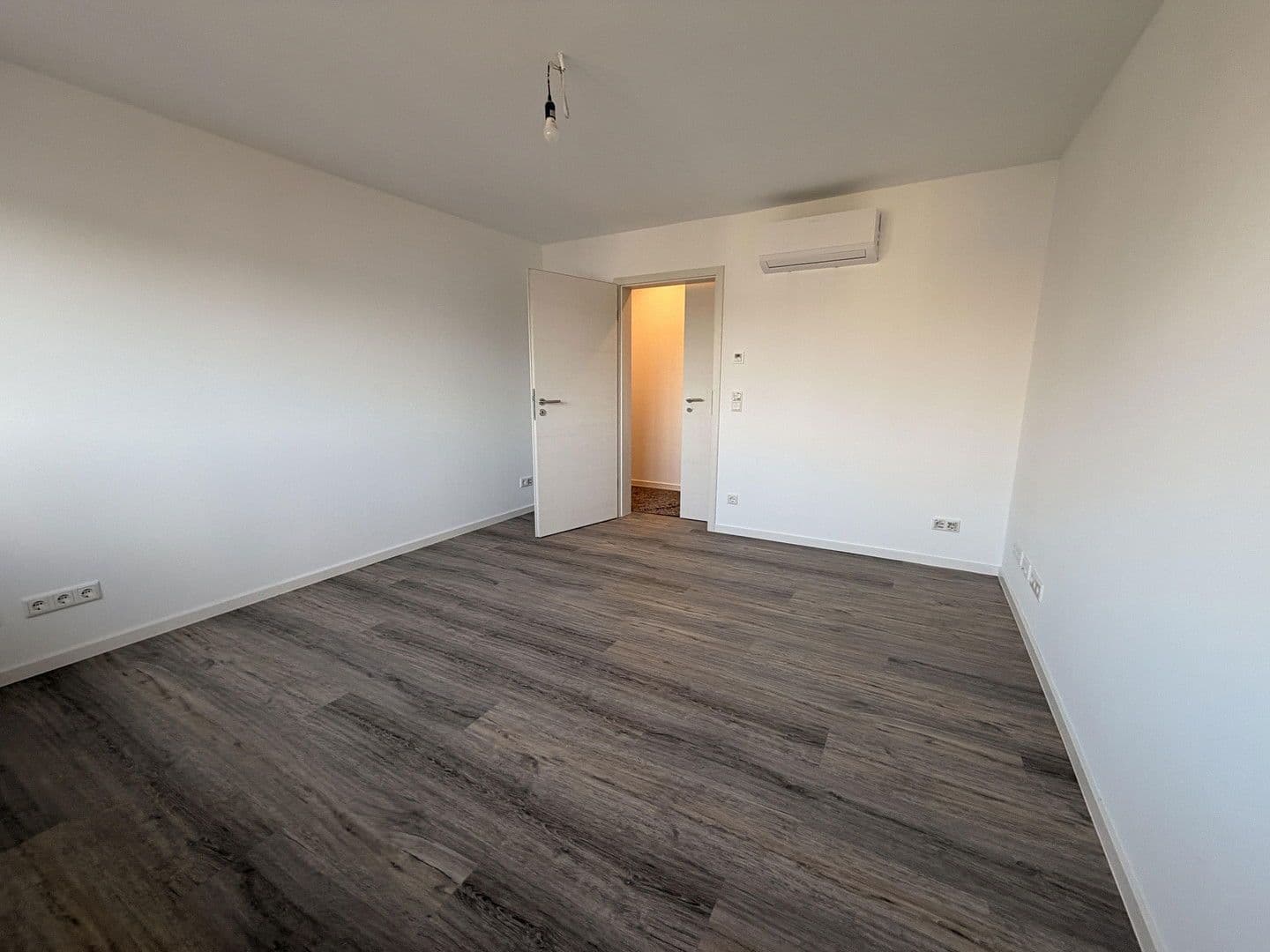 Pronájem bytu 3+kk 80 m², Römerberg, Porýní-Falc Pronájem bytu 3+kk 80 m², Römerberg, Porýní-Falc