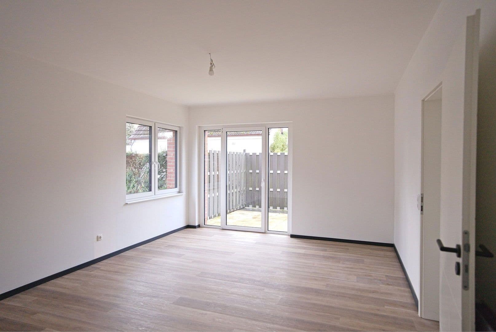 Pronájem bytu 4+1 118 m², Herrenruhmweg 9, Trittau, Šlesvicko-Holštýnsko Pronájem bytu 4+1 118 m², Herrenruhmweg 9, Trittau, Šlesvicko-Holštýnsko