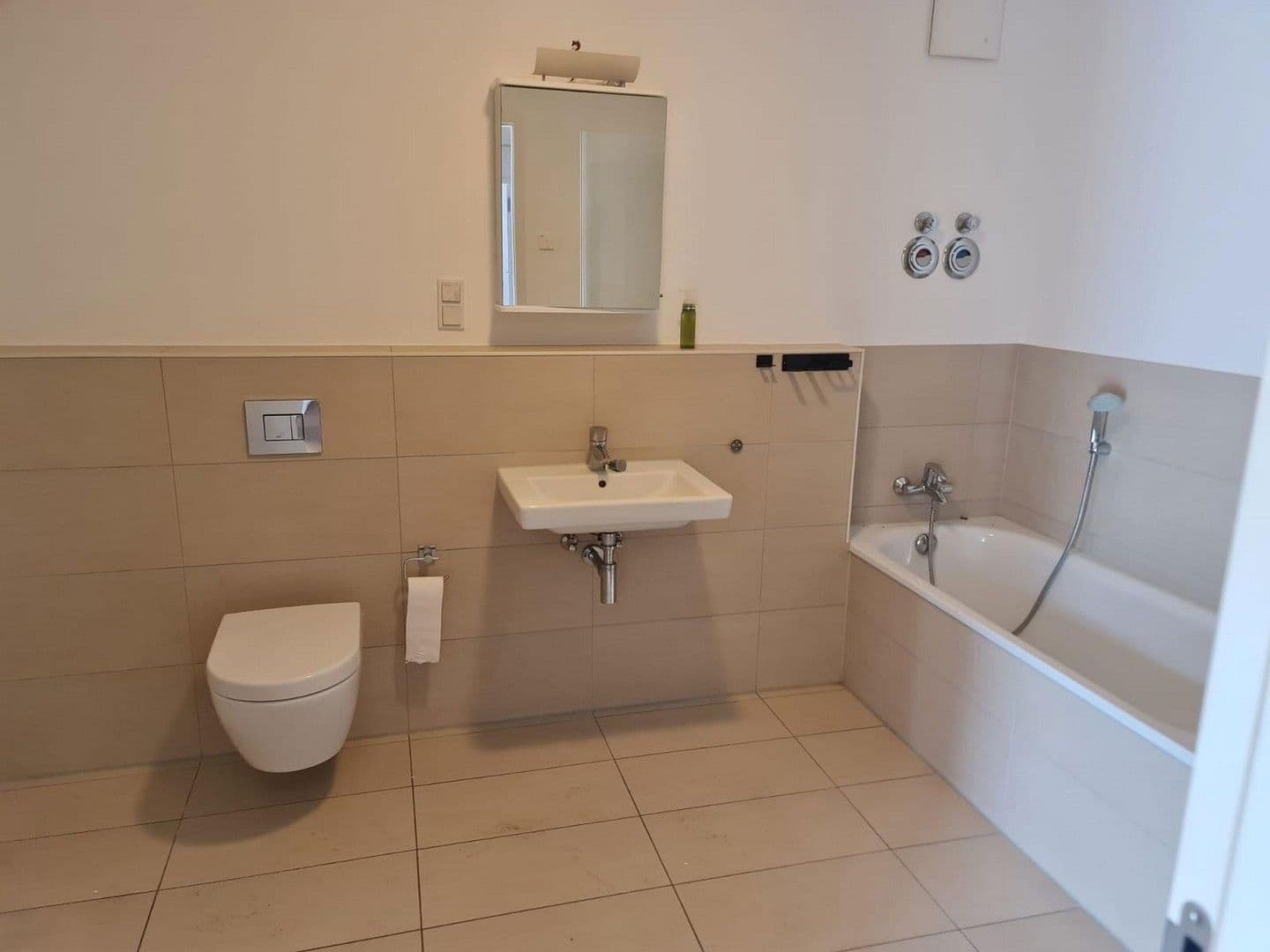 Prodej bytu 5+1 145 m², Europa-Allee 159, Frankfurt am Main, Hessen Prodej bytu 5+1 145 m², Europa-Allee 159, Frankfurt am Main, Hessen