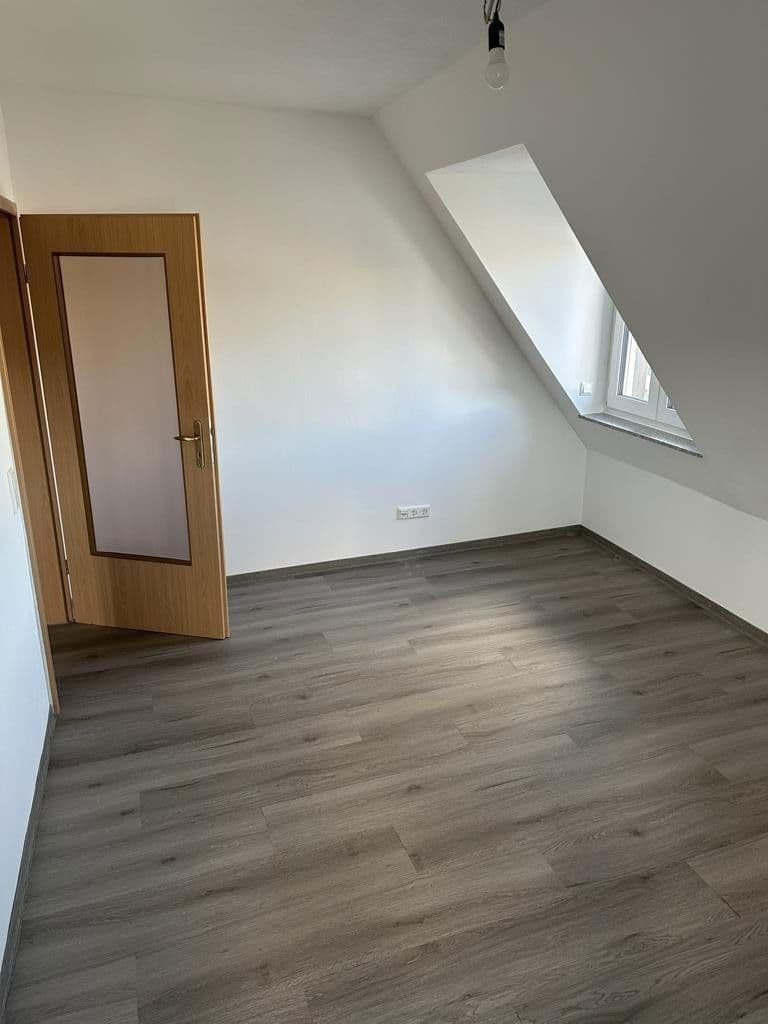 Pronájem bytu 3+1 55 m², Kübelmarkt 30, Bruchsal, Bádensko-Württembersko Pronájem bytu 3+1 55 m², Kübelmarkt 30, Bruchsal, Bádensko-Württembersko