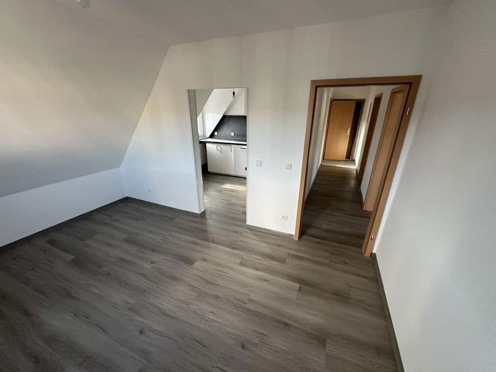 Pronájem bytu 3+1 55 m², Kübelmarkt 30, Bruchsal, Bádensko-Württembersko Pronájem bytu 3+1 55 m², Kübelmarkt 30, Bruchsal, Bádensko-Württembersko