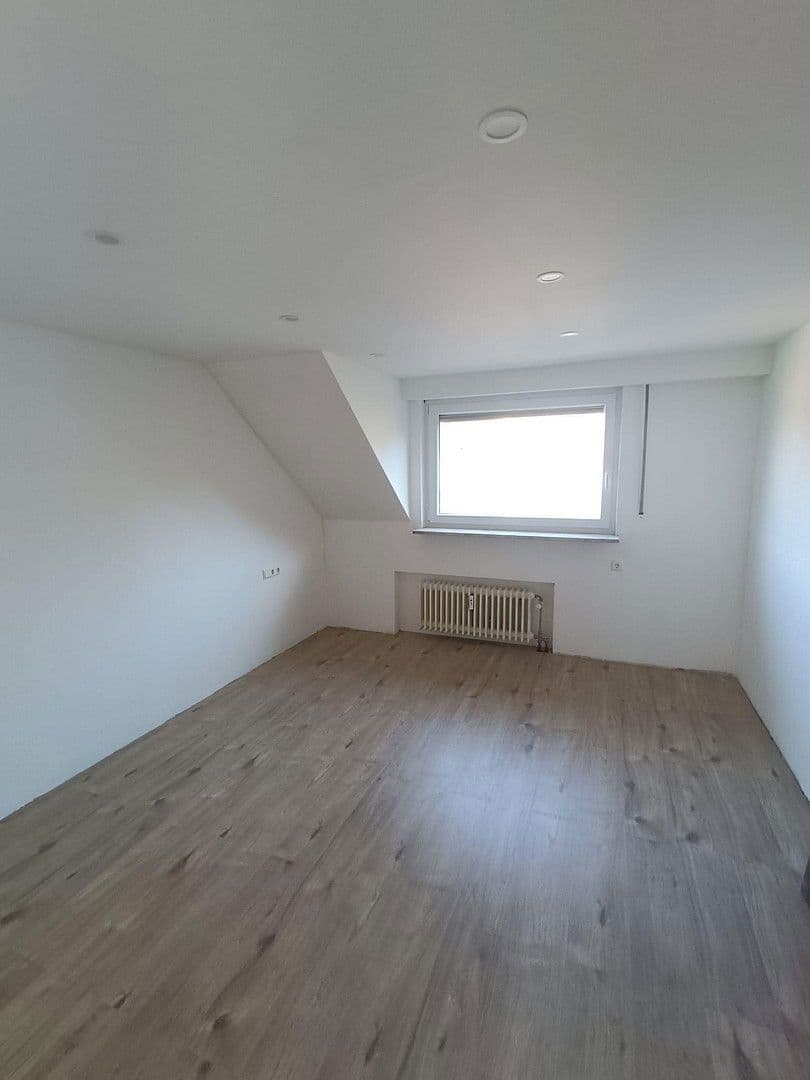 Pronájem bytu 3+1 63 m², Kirchstr. 12, Deizisau, Bádensko-Württembersko Pronájem bytu 3+1 63 m², Kirchstr. 12, Deizisau, Bádensko-Württembersko