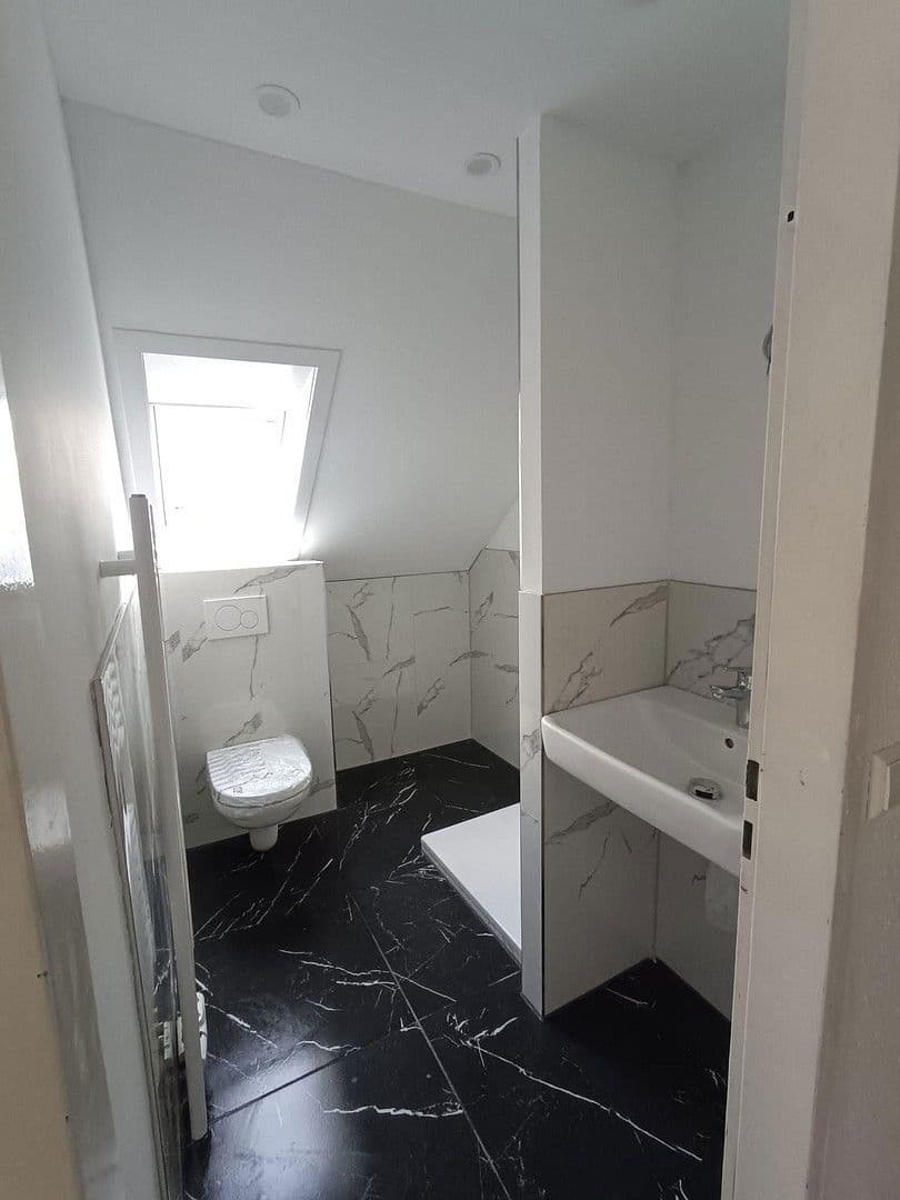 Pronájem bytu 3+1 63 m², Kirchstr. 12, Deizisau, Bádensko-Württembersko Pronájem bytu 3+1 63 m², Kirchstr. 12, Deizisau, Bádensko-Württembersko