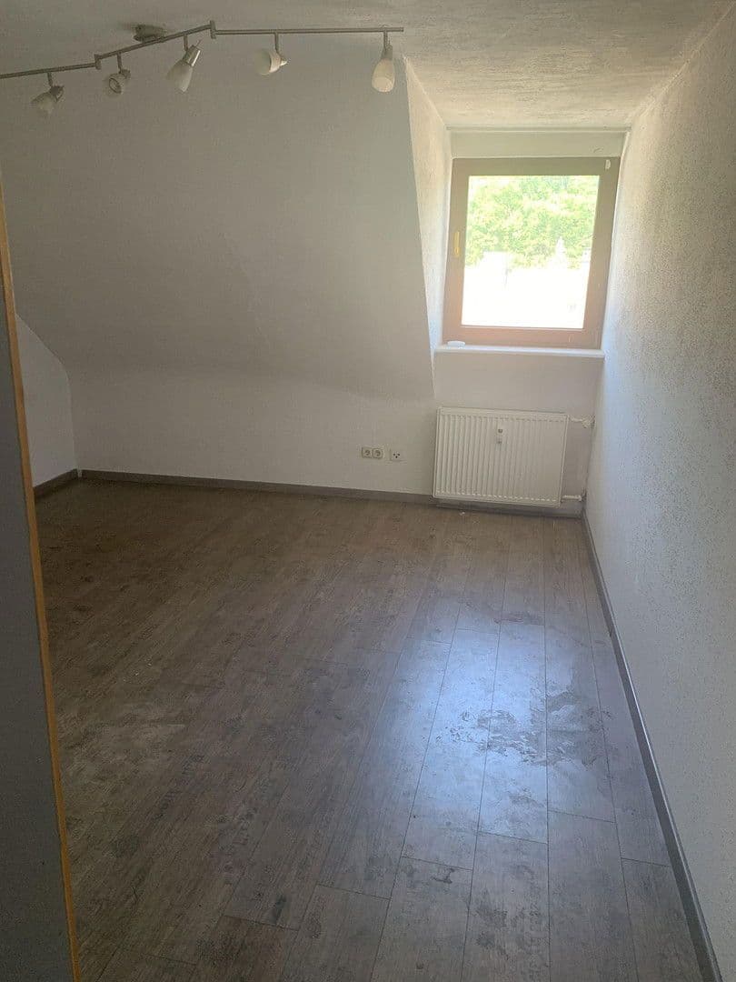 Pronájem bytu 1+1 15 m², Hirsauer Straße 113, Pforzheim, Bádensko-Württembersko Pronájem bytu 1+1 15 m², Hirsauer Straße 113, Pforzheim, Bádensko-Württembersko