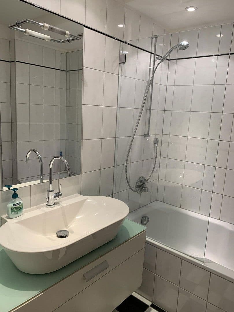 Pronájem bytu 1+kk 65 m², Köln, Severní Porýní-Vestfálsko Pronájem bytu 1+kk 65 m², Köln, Severní Porýní-Vestfálsko