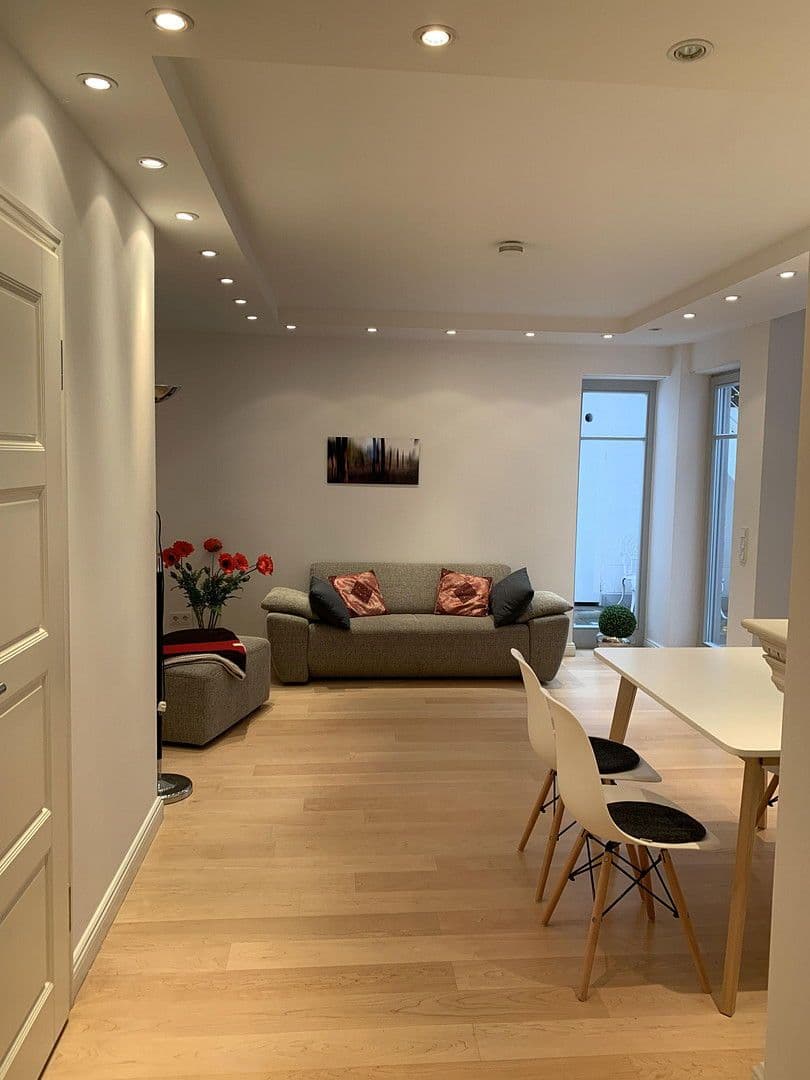 Pronájem bytu 1+kk 65 m², Köln, Severní Porýní-Vestfálsko Pronájem bytu 1+kk 65 m², Köln, Severní Porýní-Vestfálsko