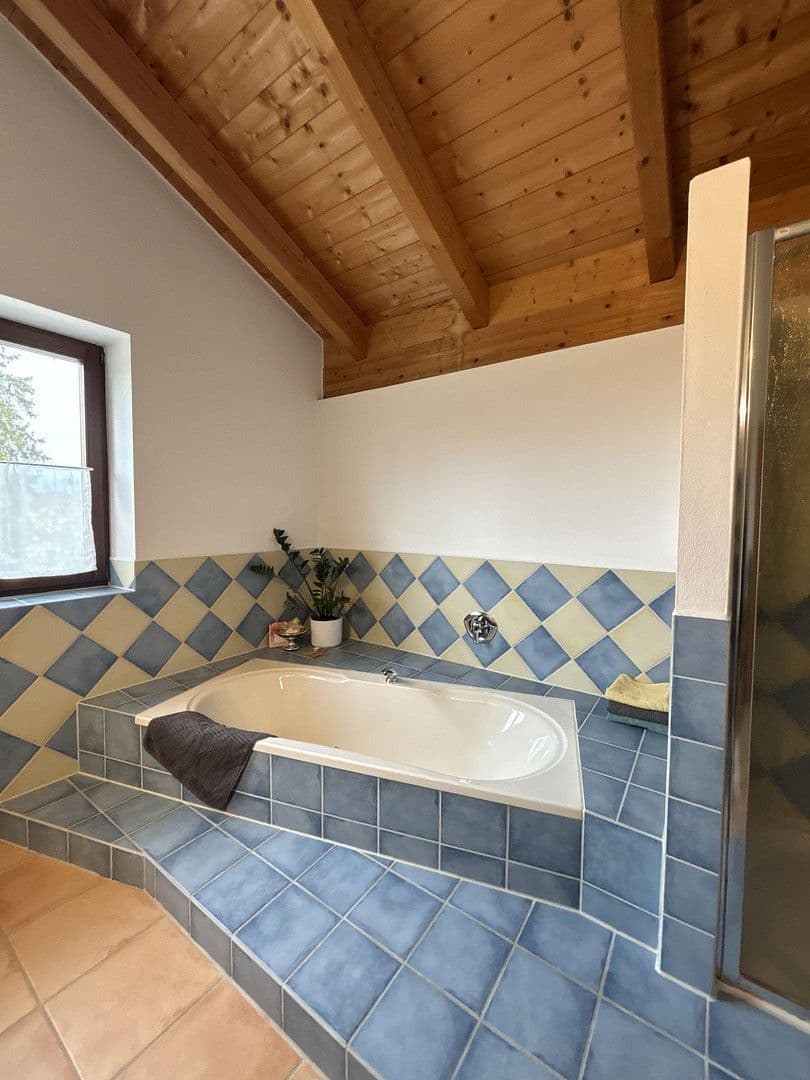 Prodej domu 232 m², pozemek 1.286 m², Tittmoning, Bavorsko Prodej domu 232 m², pozemek 1.286 m², Tittmoning, Bavorsko