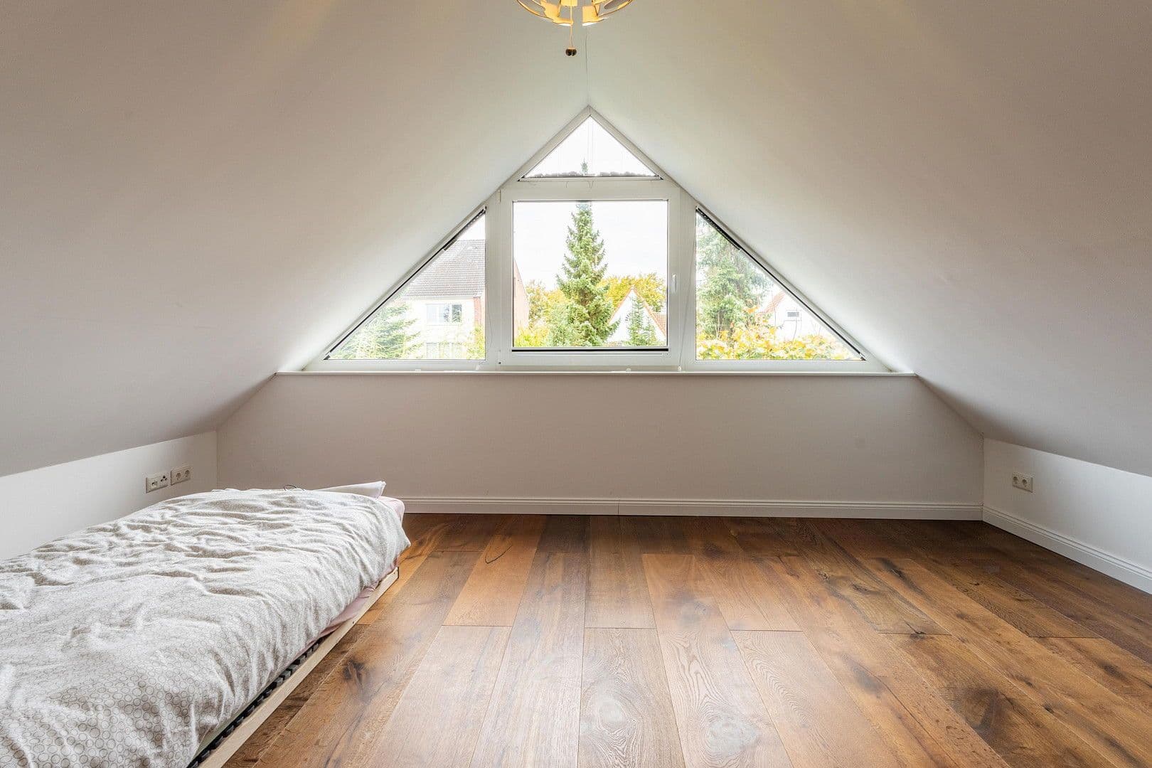 Prodej domu 117 m², pozemek 264 m², Kolberger Str., Stade, Dolní Sasko Prodej domu 117 m², pozemek 264 m², Kolberger Str., Stade, Dolní Sasko