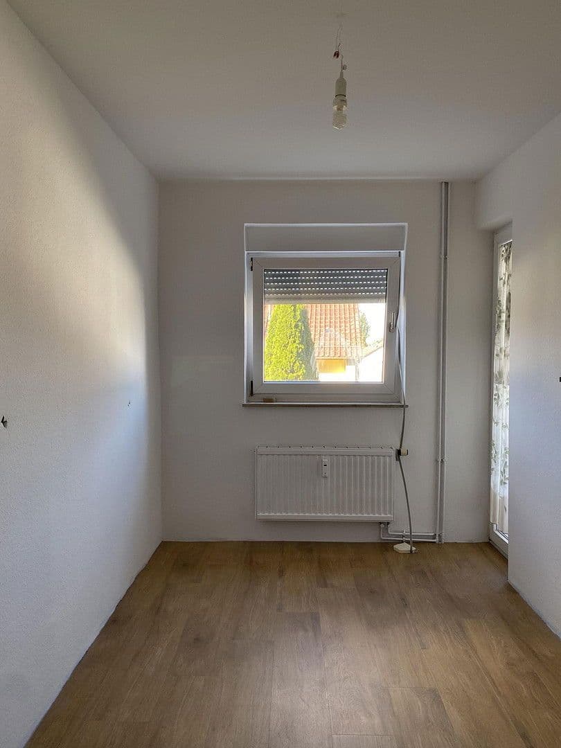 Pronájem bytu 3+1 80 m², Neuhausen auf den Fildern, Bádensko-Württembersko Pronájem bytu 3+1 80 m², Neuhausen auf den Fildern, Bádensko-Württembersko