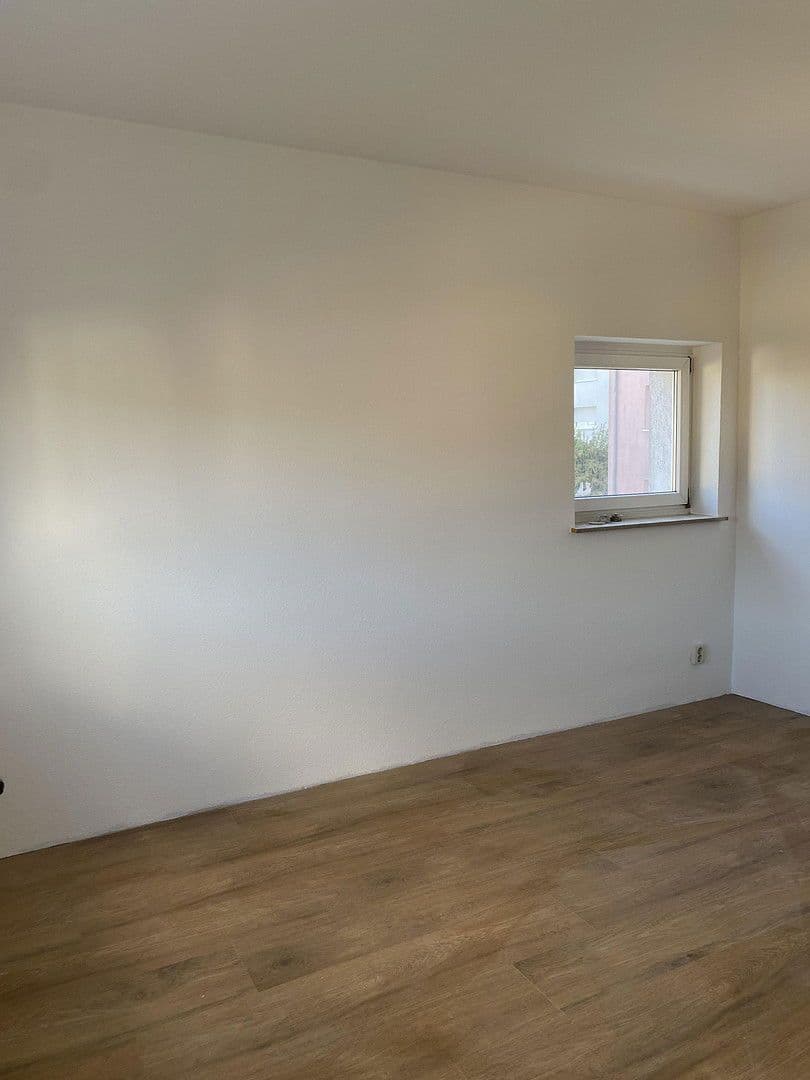 Pronájem bytu 3+1 80 m², Neuhausen auf den Fildern, Bádensko-Württembersko Pronájem bytu 3+1 80 m², Neuhausen auf den Fildern, Bádensko-Württembersko