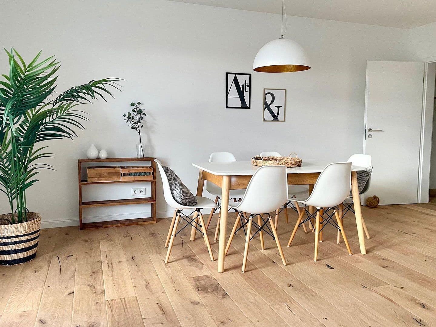 Prodej bytu 3+1 86 m², Düsseldorf, Severní Porýní-Vestfálsko Prodej bytu 3+1 86 m², Düsseldorf, Severní Porýní-Vestfálsko