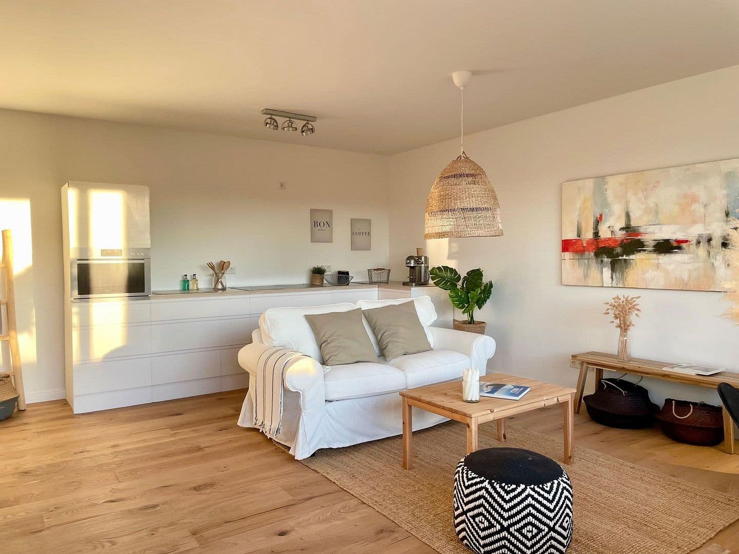 Prodej bytu 3+1 86 m², Düsseldorf, Severní Porýní-Vestfálsko Prodej bytu 3+1 86 m², Düsseldorf, Severní Porýní-Vestfálsko