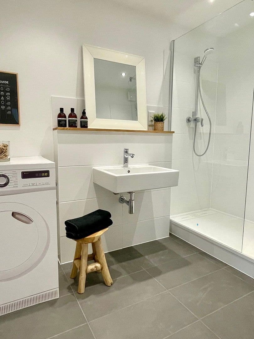 Prodej bytu 3+1 86 m², Düsseldorf, Severní Porýní-Vestfálsko Prodej bytu 3+1 86 m², Düsseldorf, Severní Porýní-Vestfálsko