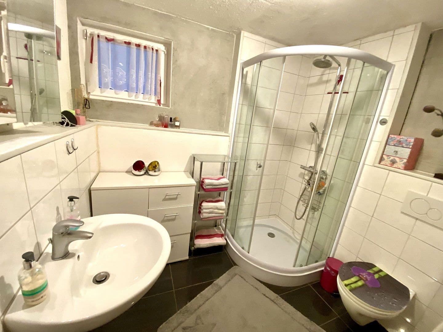 Prodej domu 220 m², pozemek 504 m², Schopfheim, Bádensko-Württembersko Prodej domu 220 m², pozemek 504 m², Schopfheim, Bádensko-Württembersko